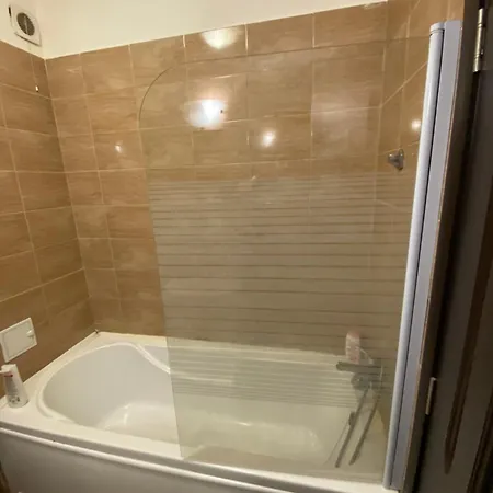 Injoy Suites Cosy 2 Bdr Plaza Romania Appartement *